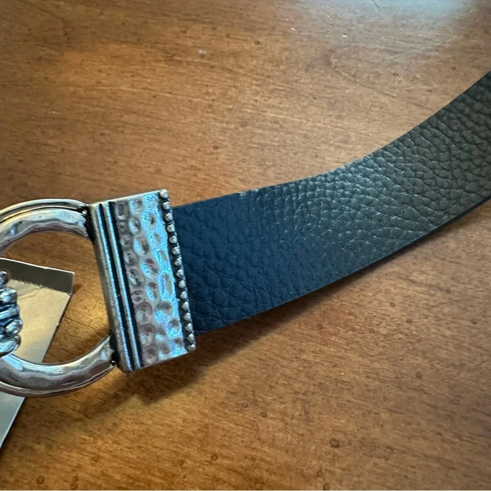 Chico’s silver buckle navy blue leather belt NWT